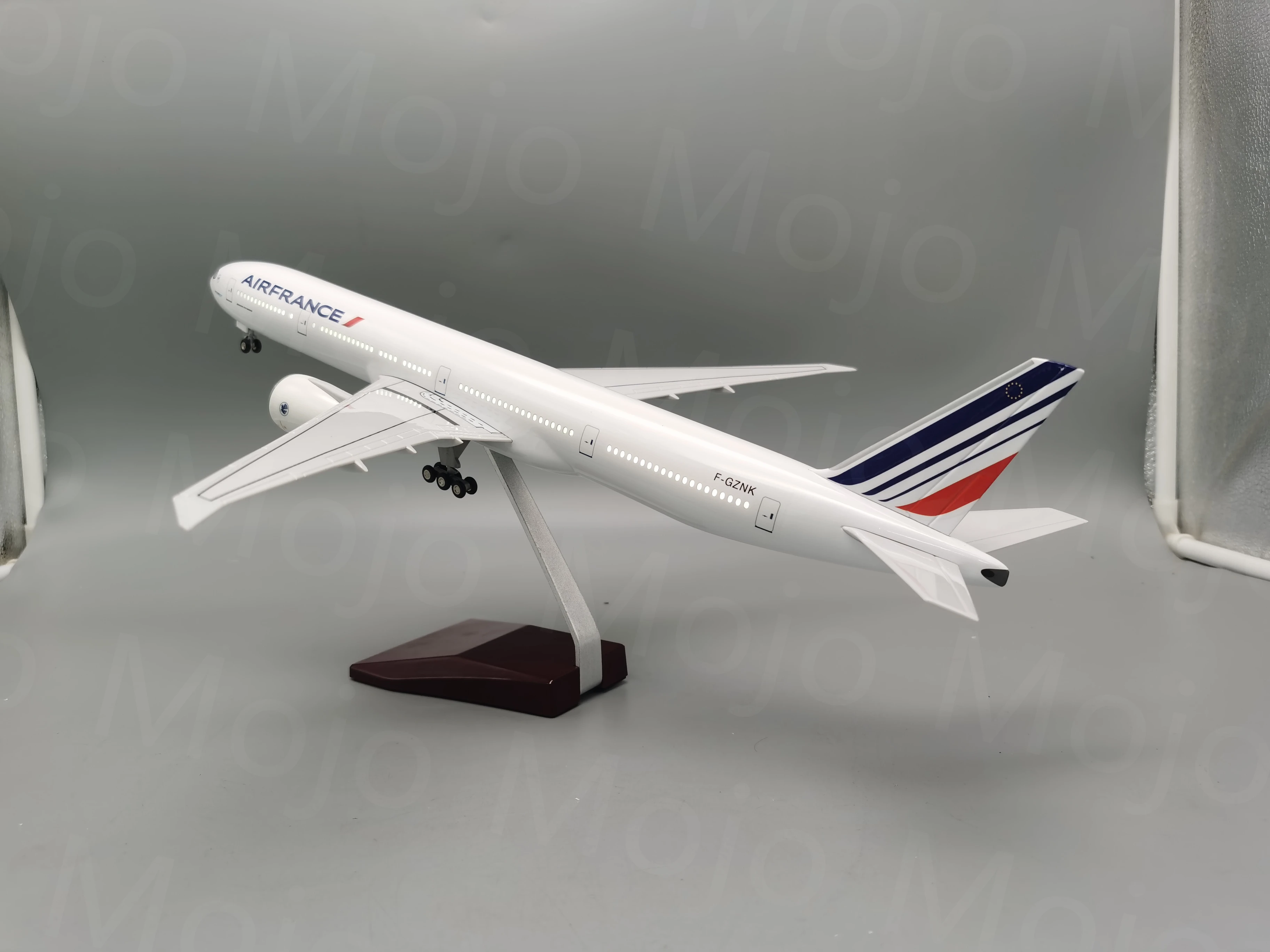 47CM Air France 777 Model Plane 1/157 Scale B777 Aircraft Air France Airlines W Light and Wheel Landing for Collection