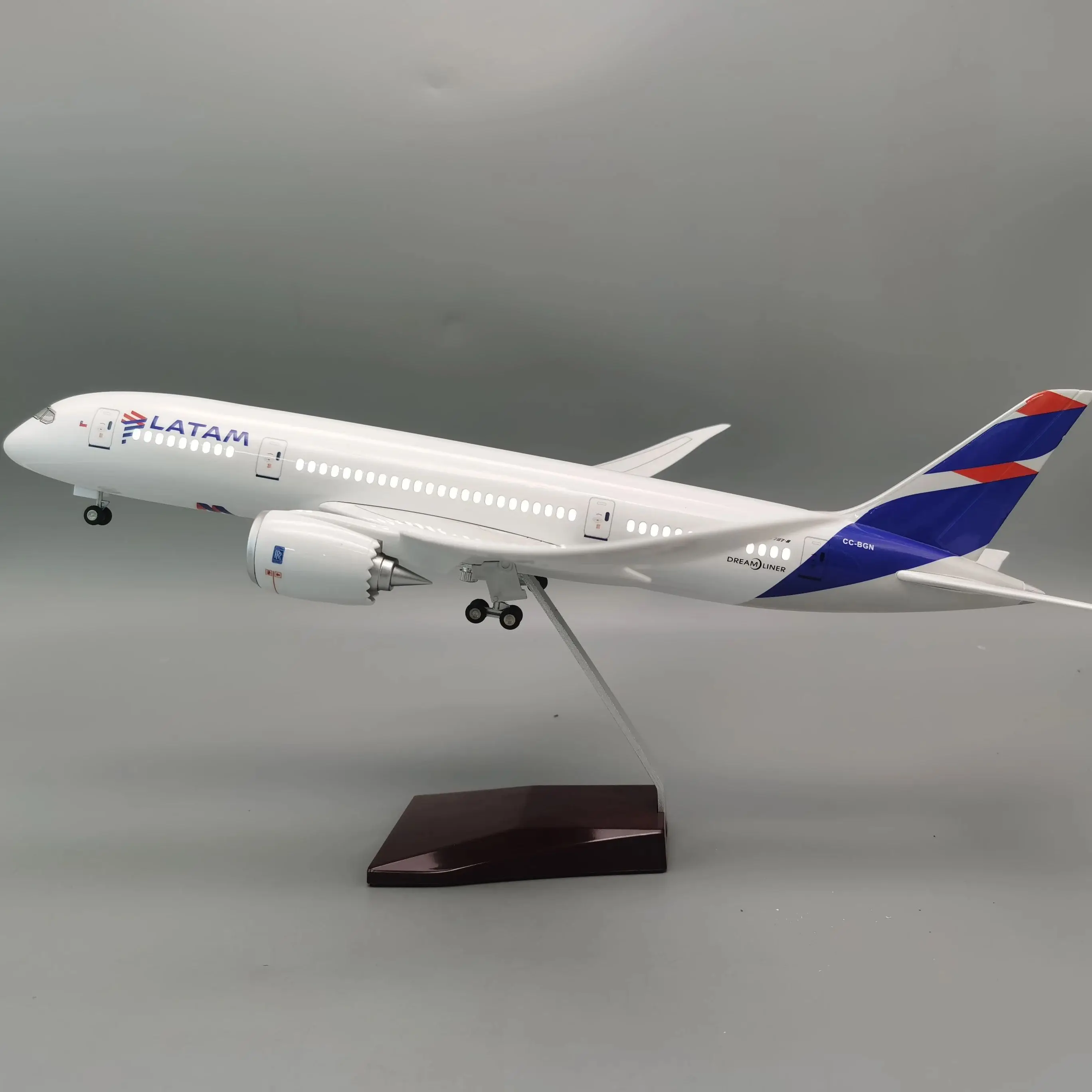 1:150 Scale LanChile LATAM Airlines B787 Dreamliner Diecast Model Airlines Resin Airplane Toys Collection Display Gift Fan