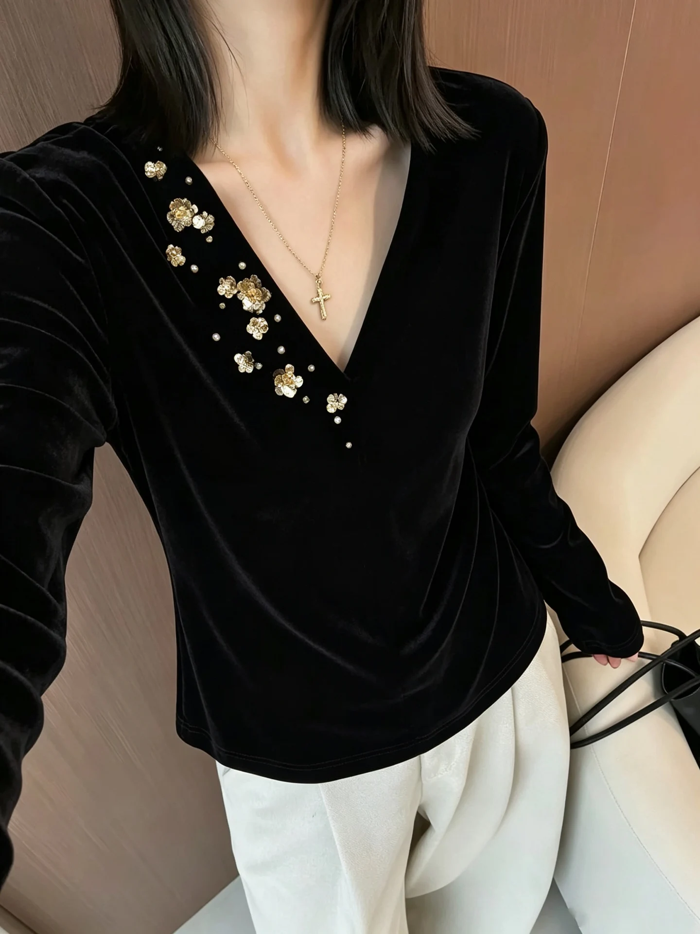V-neck Handmade Floral Elegant High-Stretch Beaded Flocking Top