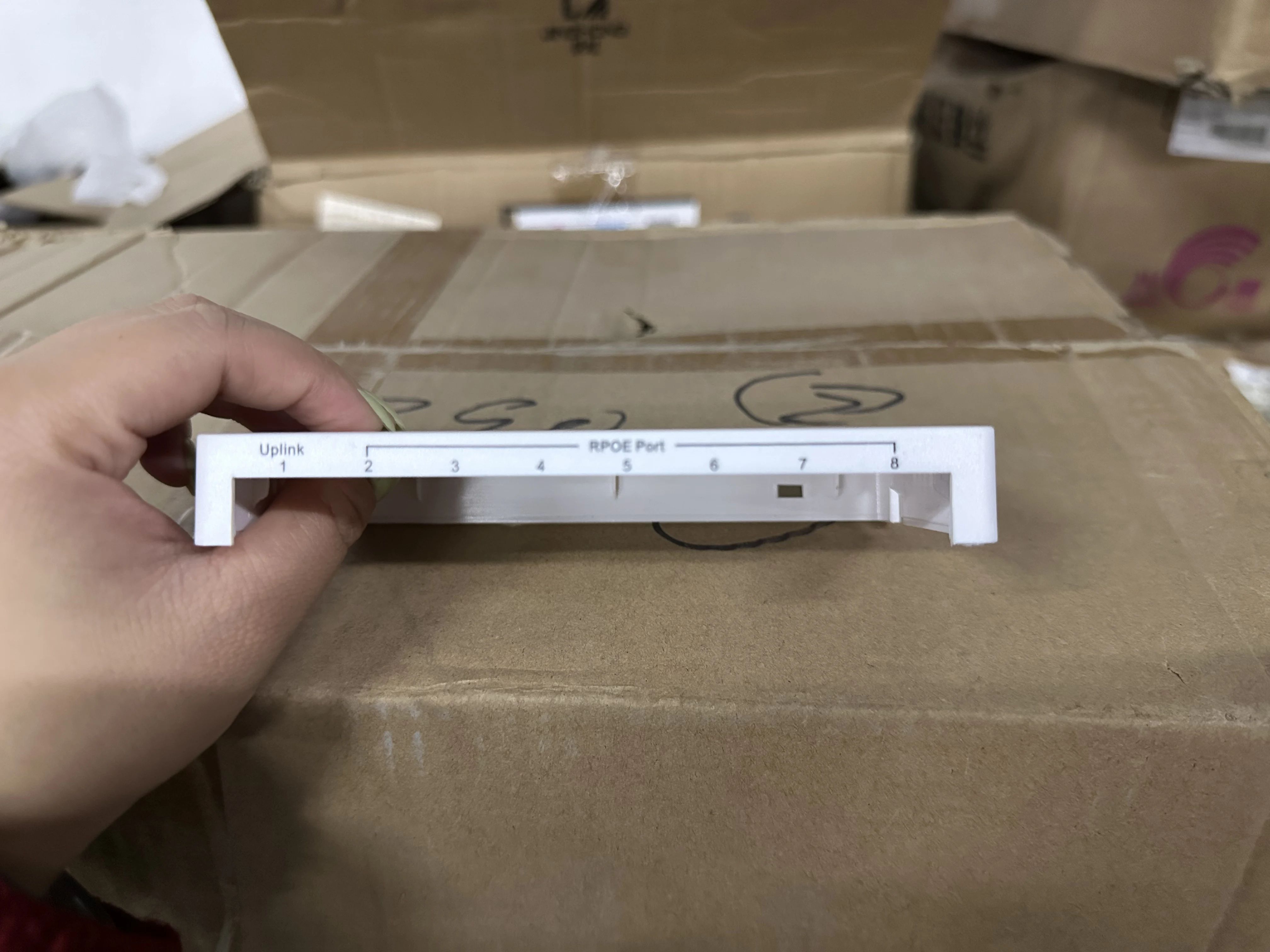 Reverse PoE Switch with VLAN 10/100/1000Mbps, 24V Output, 8 Ports neutral casing