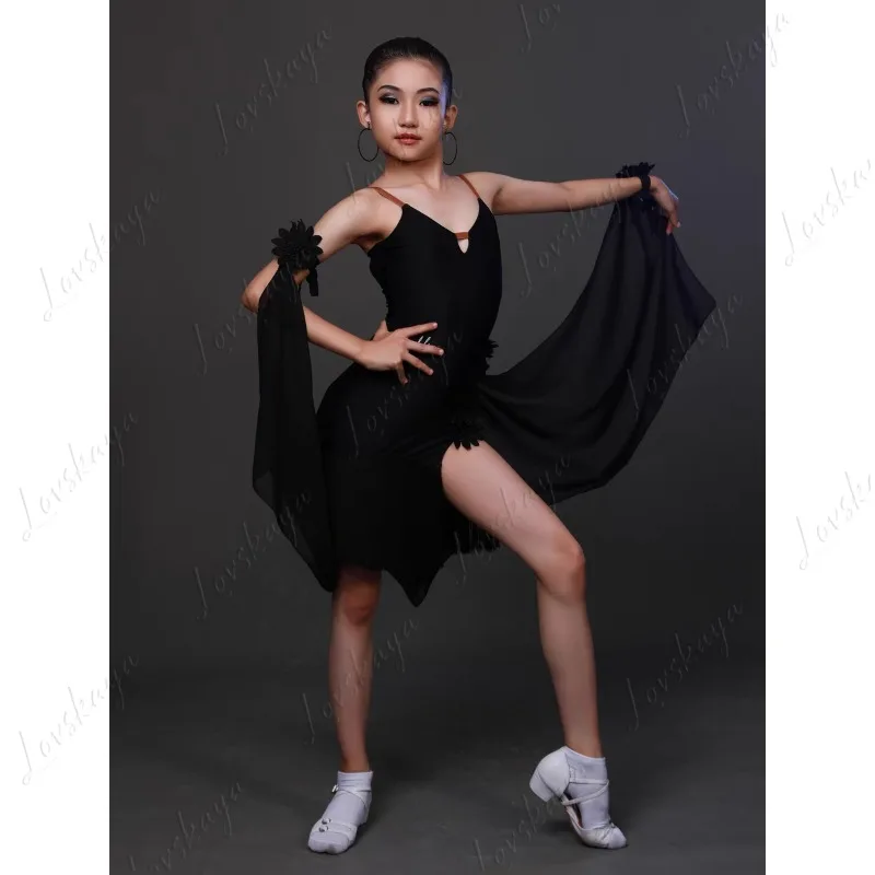 어린이용 서스펜더와 프린지 와이드 스커트가 있는 새로운 모델 라틴 댄스 고급 댄스복