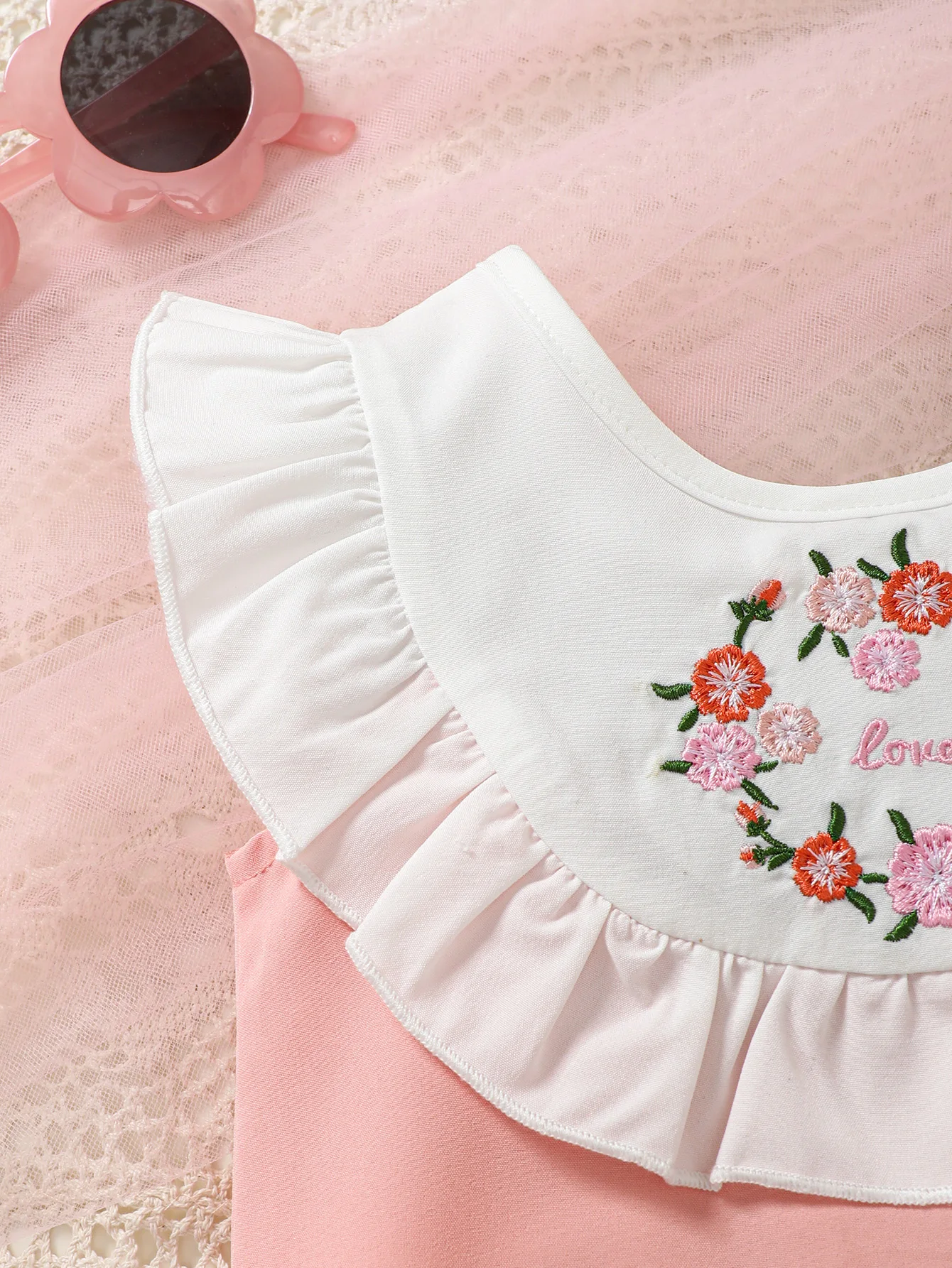 Newborn Cute Baby Girl Lace Embroidered Sleeveless Bodysuit 0-1 Year Old Baby Girl Summer Bodysuit Suitable for Daily Baby Wear