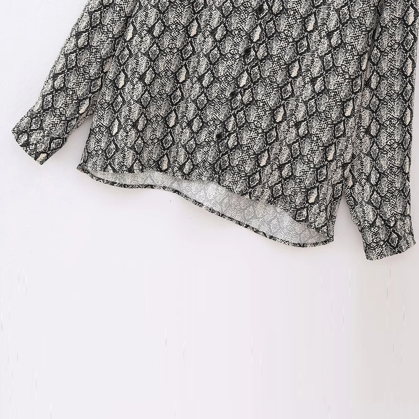 Damska bluzka z nadrukiem zwierzęcym, imitacja jedwabiu, satynowa, luźny krój, długi rękaw, zapinana na guziki, codzienna, do pracy, elegancka, letnia, 2025