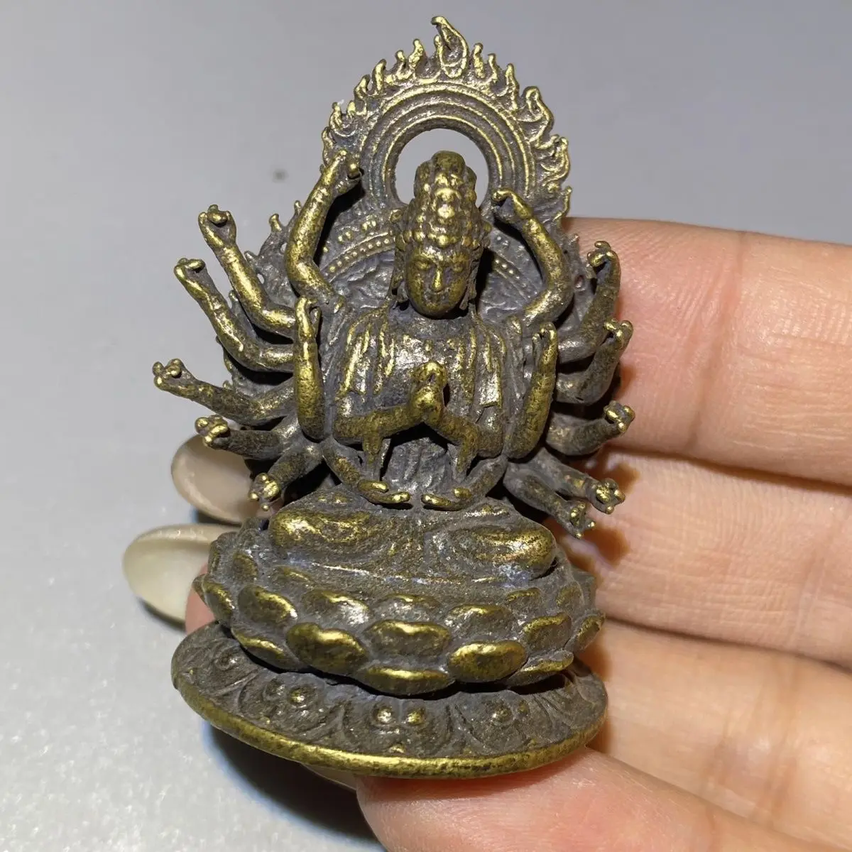 Tibet Tibetan  Buddhist Thousand-Armed Guanyin Statues Figurines Lucky Ornaments Home Decoration gifts