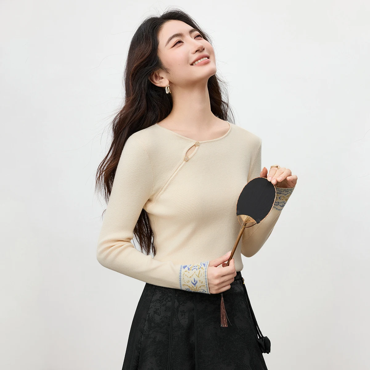 

SENTUBILA шикарная женская футболка, осень 202, китайский стиль, вязаный свитер с круглым вырезом, облегающие топы с длинными рукавами W53HD3956