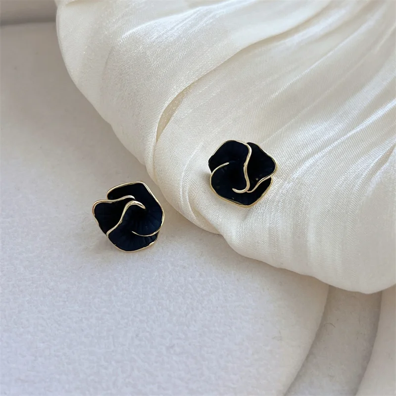 Black Enamel Rose Flower Stud Earrings for Women Fashion 2025 New Korean Camellia Earrings Wedding Party Elegant Jewelry