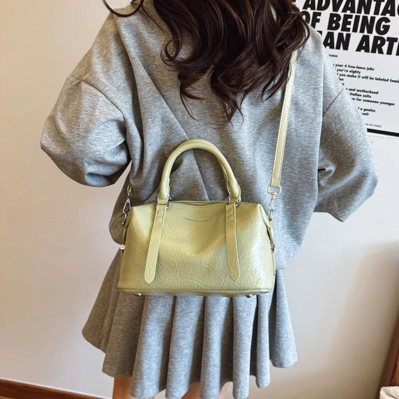 

‌2025 Spring Summer Women's Messenger Bag - Fashion Boston Pillow Design, Retro Casual & Versatile Portable Shoulder Bag‌