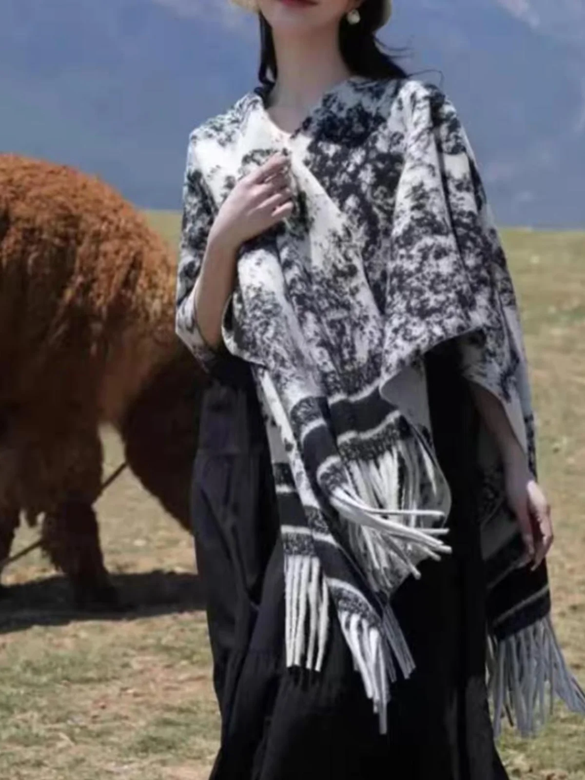sciarpa-in-lana-e-cashmere-a-doppio-strato-cardigan-invernale-caldo-con-frange-e-motivo-a-pittura-a-olio-per-donna