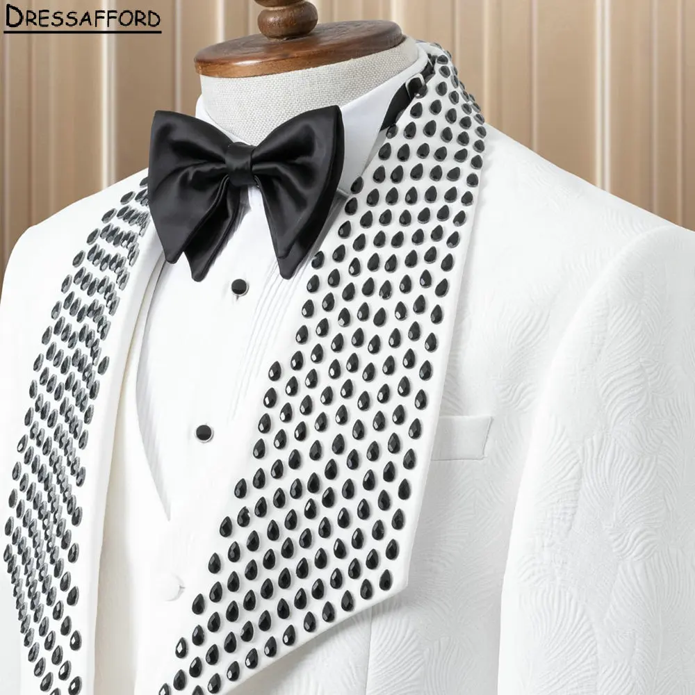 สีขาว Jacquard ผู้ชายชุดสําหรับงานแต่งงานทอง Briolette ประดับด้วยลูกปัดเจ้าบ่าว Tuxedos 3 ชิ้นเสื้อแจ็คเก็ตกางเกง Prom Blazers ที่กําหนดเอง