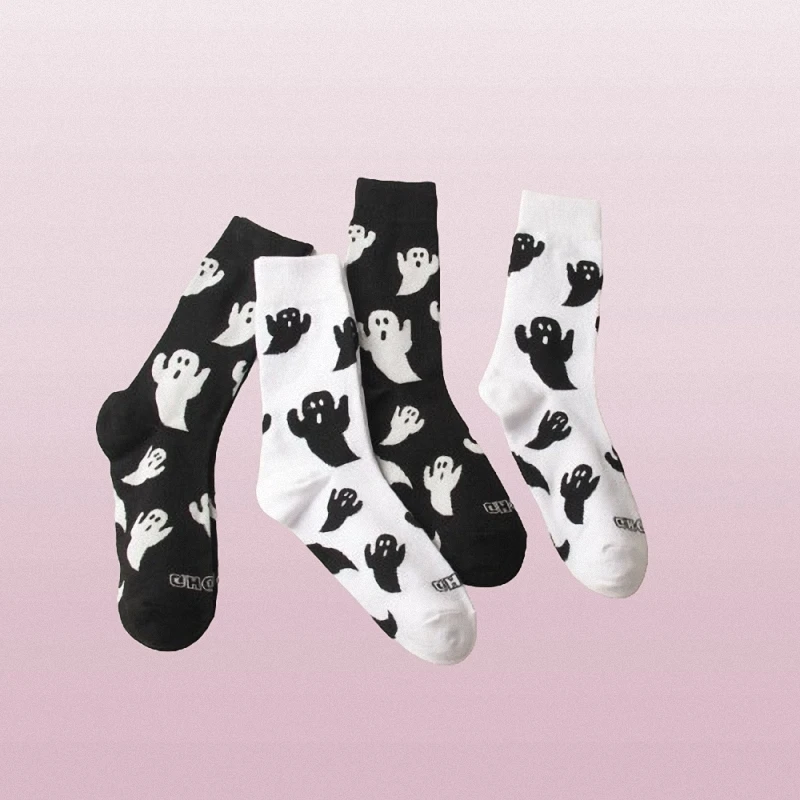 2/6 Paar hochwertige Damen socken schwarz weiß atmungsaktive Mittel rohrs ocken Geister muster Halloween-Serie Frauen lange Röhren socken