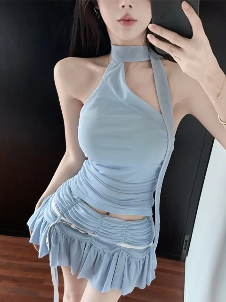 Conjunto Feminino de Verão com Top Cropped de Alça e Decote Drapeado e Minissaia Godê - Design Moderno e Sensual