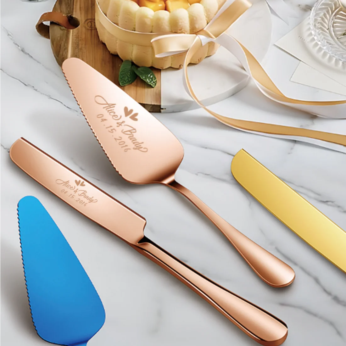 صندوق هدايا مكون من قطعتين من سكاكين الكيك المصنوعة من الفولاذ المقاوم للصدأ المنقوش حسب الطلب، مناسب لحفلات الزفاف وأعياد الميلاد وجميع أنواع الحفلات #3