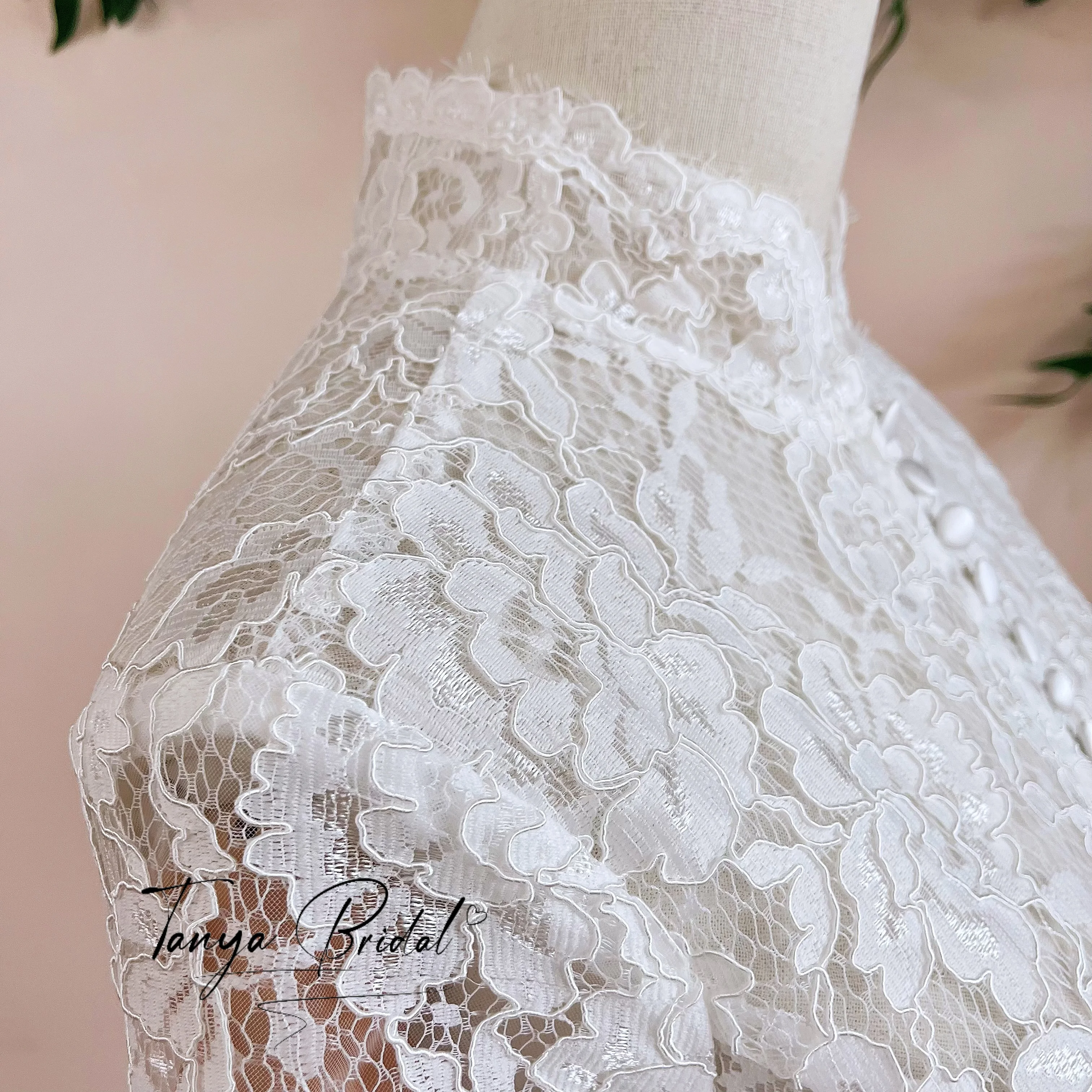 Vintage Long Sleeves Lace Wedding Jacket High Stand Neck Collar Bridal Bolero with Front Buttons for Brides DQG1255