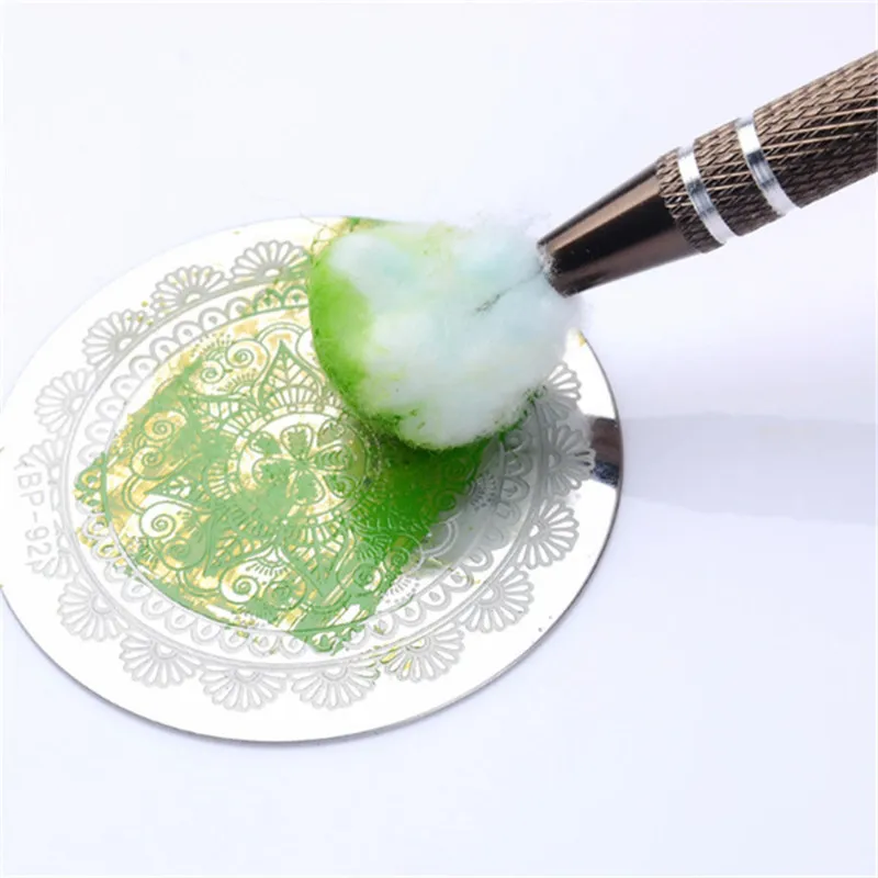 

Cotton Claw Nail Tool Manicure Saver with Ergonomic Plaid Pattern Handle for Mess Free Nail Polish Removal and Stamping Plate