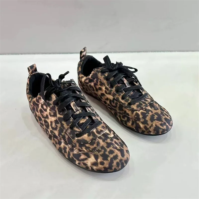 TRAF zapatos planos con estampado de leopardo para mujer, nuevos zapatos de ocio de primavera con cordones de cabeza redonda, zapatillas elegantes con estampado Animal de otoño para mujer ﻿