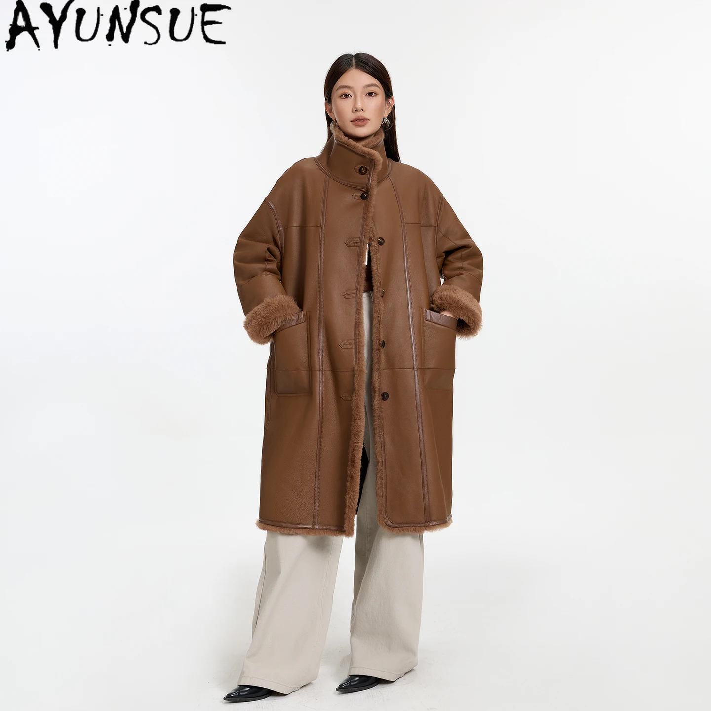 เสื้อโค้ทขนแกะเมอริโนแท้ AYUNSUE แจ็คเก็ตหนังแท้สำหรับผู้หญิง เสื้อผ้ากันหนาวสำหรับฤดูหนาว ทรงยาว สไตล์สตรีทแวร์ ปี 2025