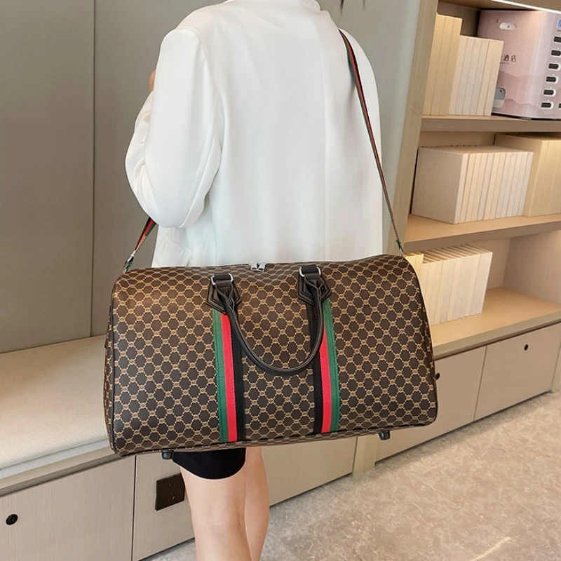 حقيبة سفر نسائية عصرية جديدة ماركة تريند للرجال حقيبة لياقة رياضية مصممة حقيبة يد فاخرة حقيبة كتف كروسبودي عالية الجودة