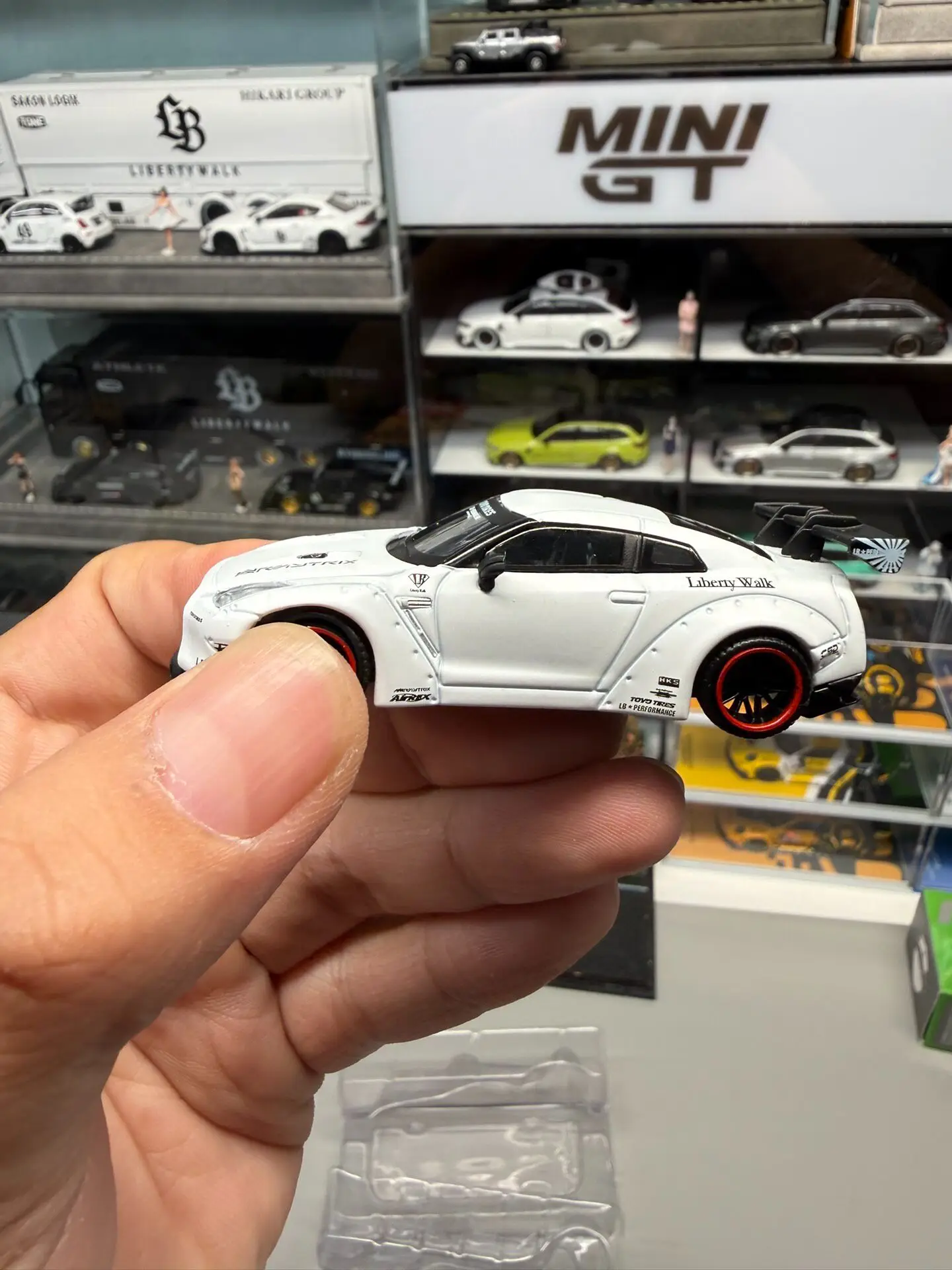 Diecast MINIGT 1:64 Scale LBWorks Nissan GT-R R35 White Alloy Car Model