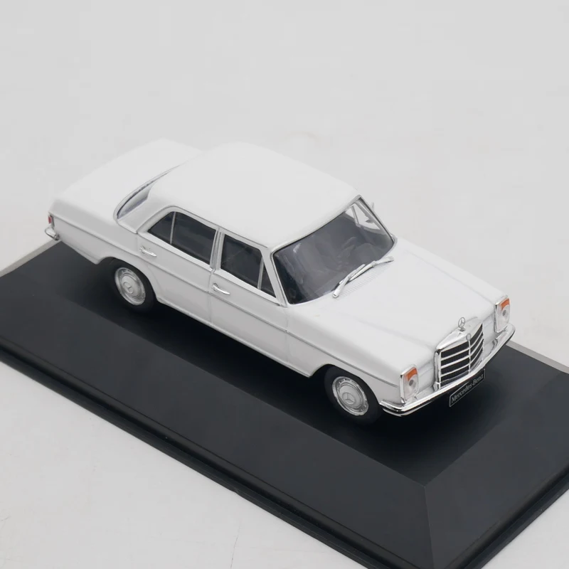 

Литой под давлением IXO масштаб 1:43 Benz 200D W115 модель автомобиля из сплава Коллекционная игрушка в подарок сувенир дисплей орнамент