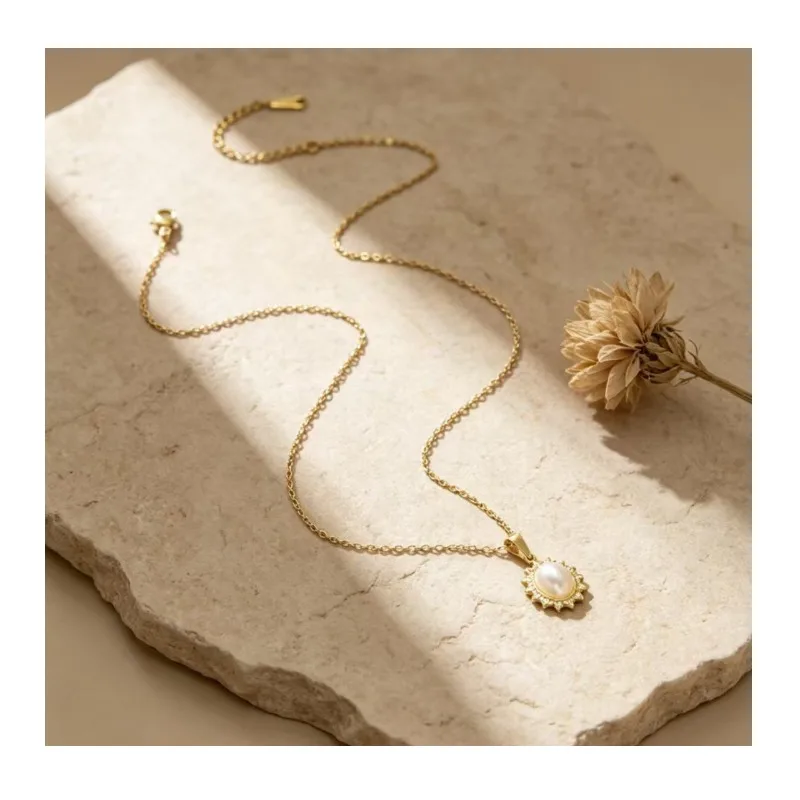 

Vintage Sunflower Oval Pearl Necklace Women's Niche Design Sense Commuting Versatile Temperament Pendant Collarbone Chain
