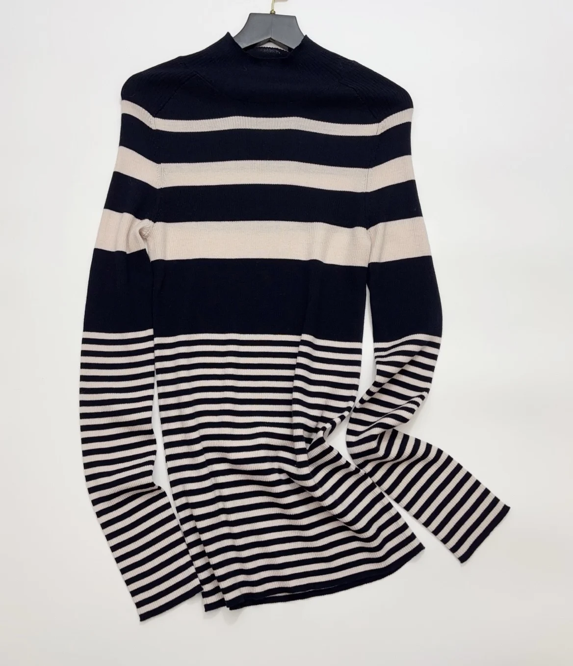 

Женский шерстяной свитер с высоким воротником, в полоску, с длинными рукавами и контрастной отделкой по низу