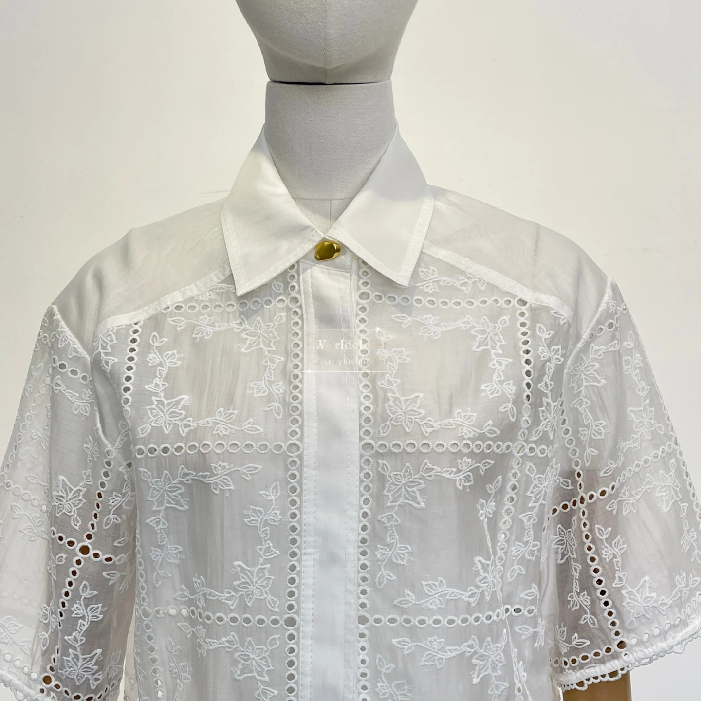 

Resort Wear Outfit White Eyelet Embroidery Cropped Collared Blouse Tops and Drawstring Waist Wide-Leg Pants Two-Piece Set