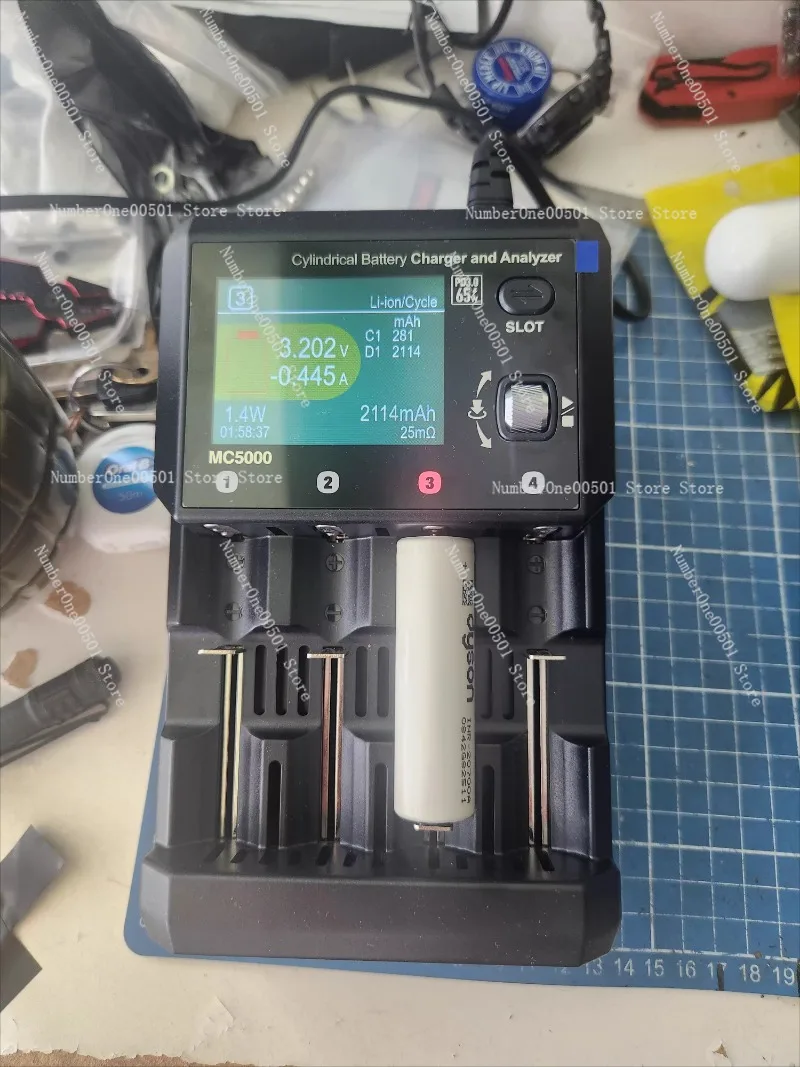 

Универсальное зарядное устройство MC5000 для цилиндрических аккумуляторов AA, AAA, 18650, 21700, 32700 Li-ion и NiMH