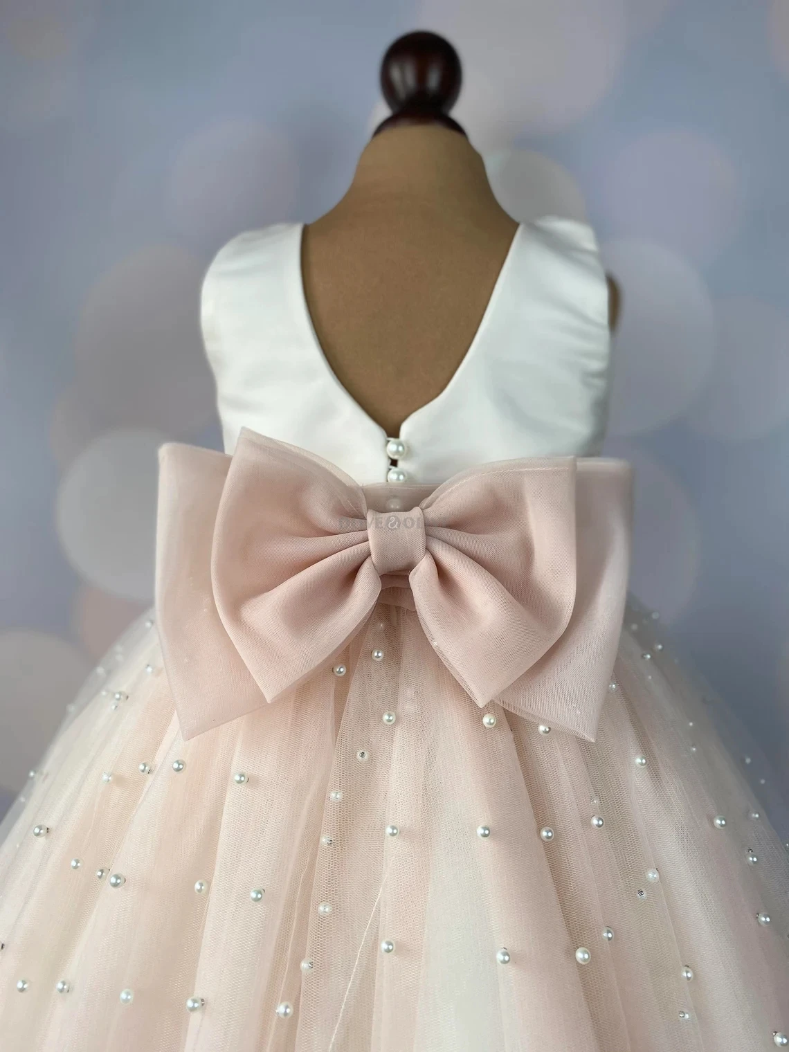 สีขาวสีชมพูชุดสาวดอกไม้สั้นไข่มุกกับโบว์เข็มขัด O คอวันเกิด PUFFY ชุดเด็กทารกชุดสําหรับงานแต่งงาน