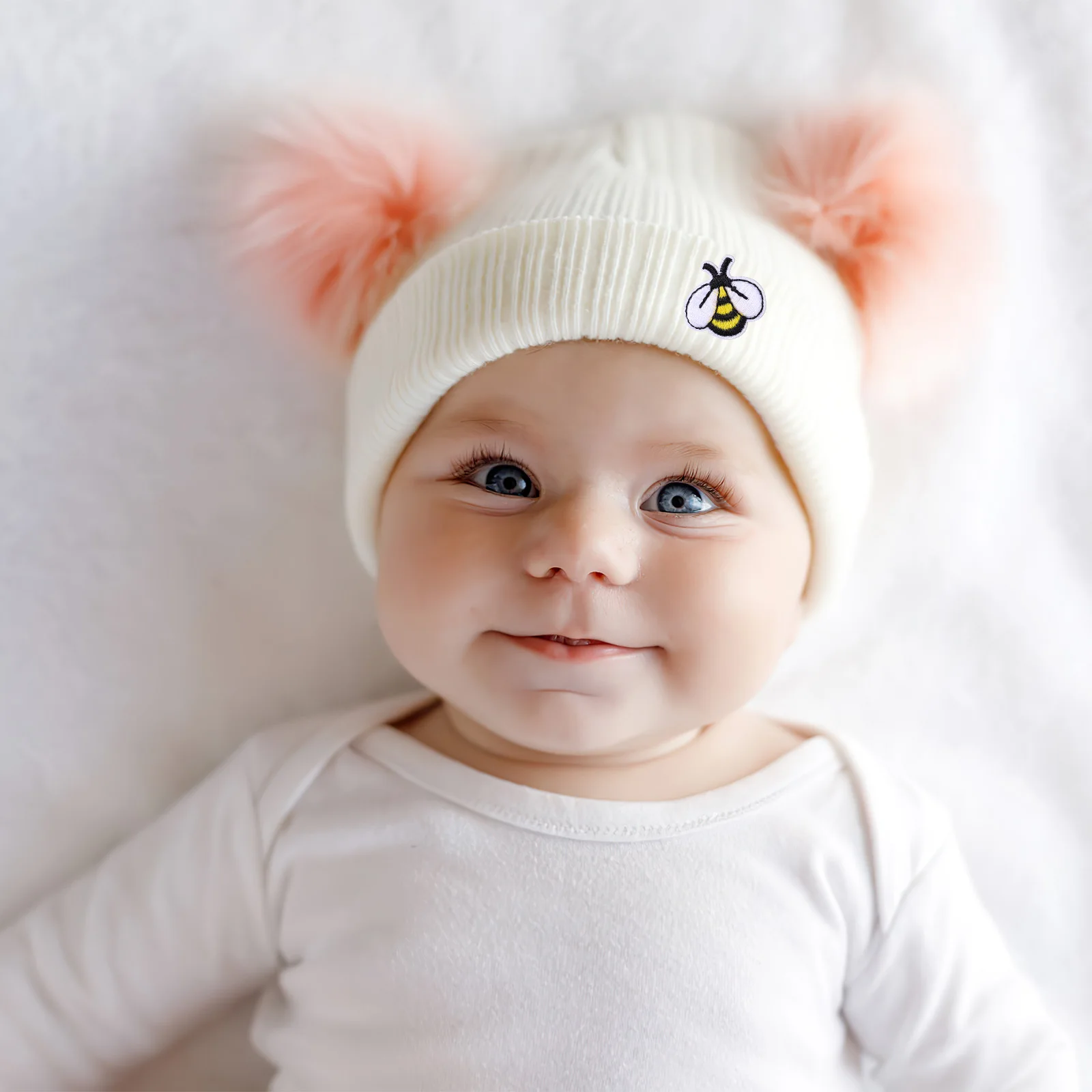 

20Pcs Bee Applique Embroidery Patch Stickers Hot Melt Iron on for Clothing Accessories Craft Decoration Garment Repair