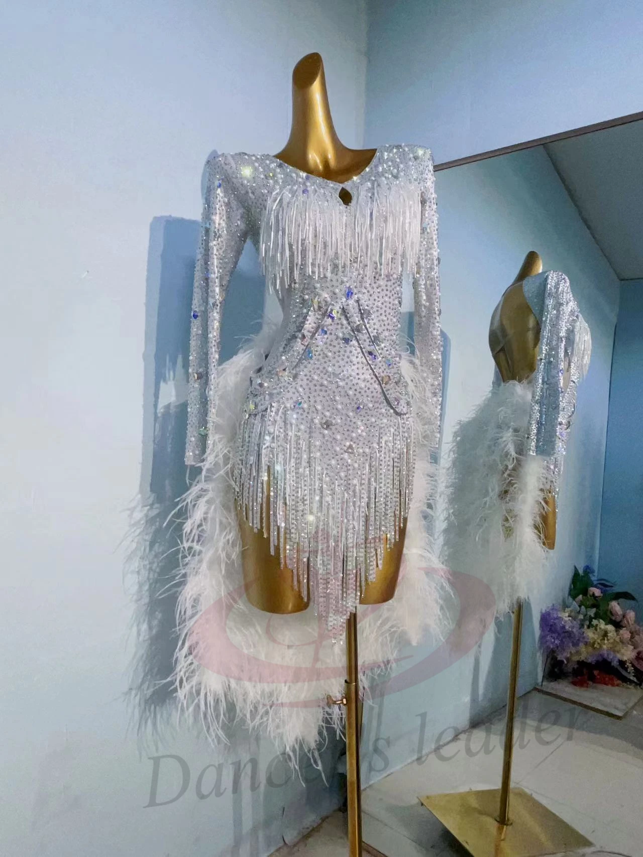 فستان رقص لاتيني فستان لامع مخصص راقي مع زي احترافي لمرحلة سامبا من اللؤلؤ الماسي