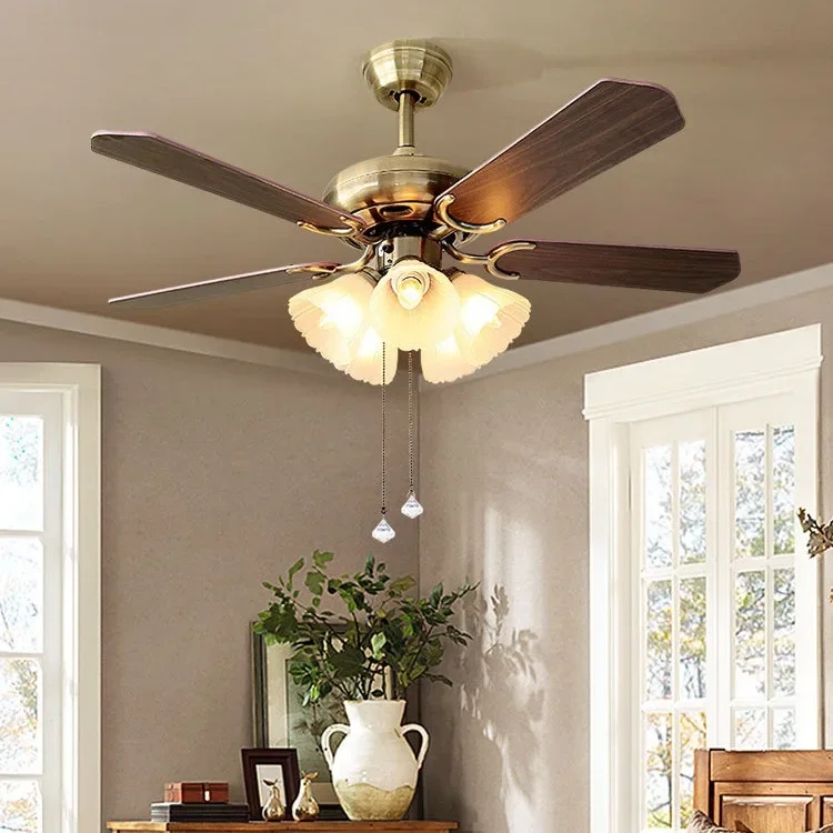 غرفة نوم مضيئة بأربعة شفرات، حامل سقف بمحرك تيار مستمر ذكي حديث، مروحة سقف ذكية تعمل بالتحكم عن بعد مع ضوء