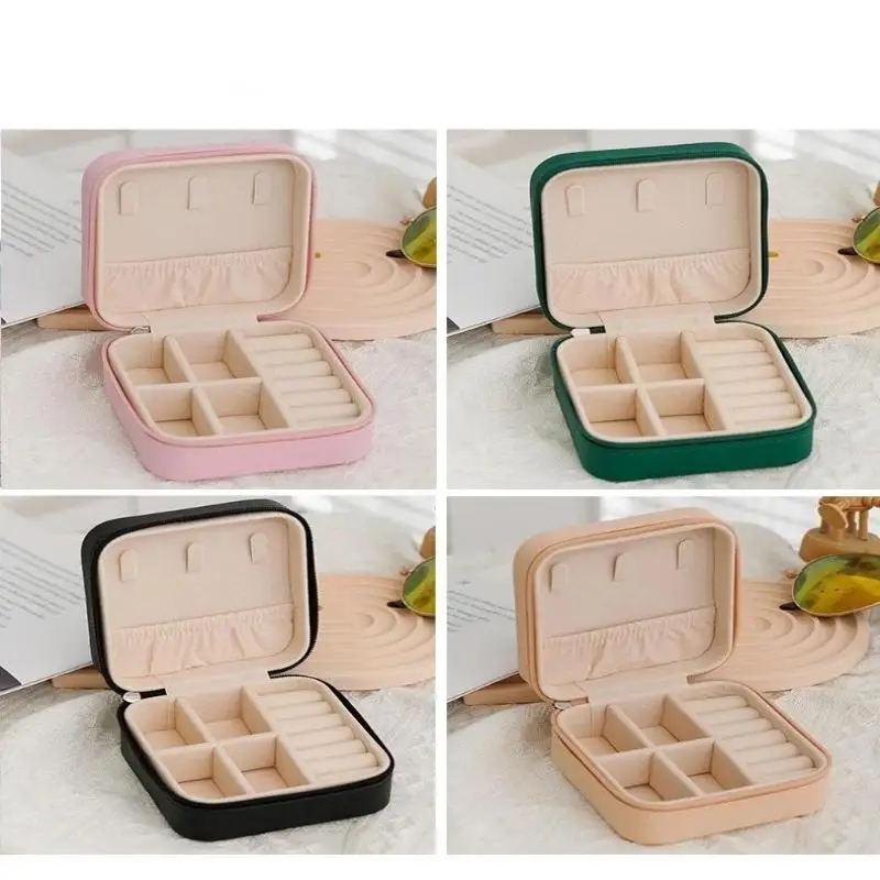 Tragbare Schmuckaufbewahrungsbox aus PU-Leder mit mehreren Fächern und weichem Innenfutter, ideal für Reisen und den täglichen Gebrauch, zum Aufbewahren von Ringen, Ohrringen und Halsketten. – Detail 10