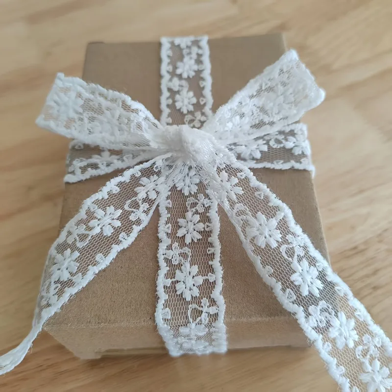 1 Stück weißes, mit Blumenmuster versehenes, transparentes Spitzenband für Geschenkverpackungen [Länge 300 cm/118 Zoll, Breite 2 cm/0,79 Zoll], geeignet für Hochzeiten, handgefertigte DIY-Bastelarbeiten. – Detail 11