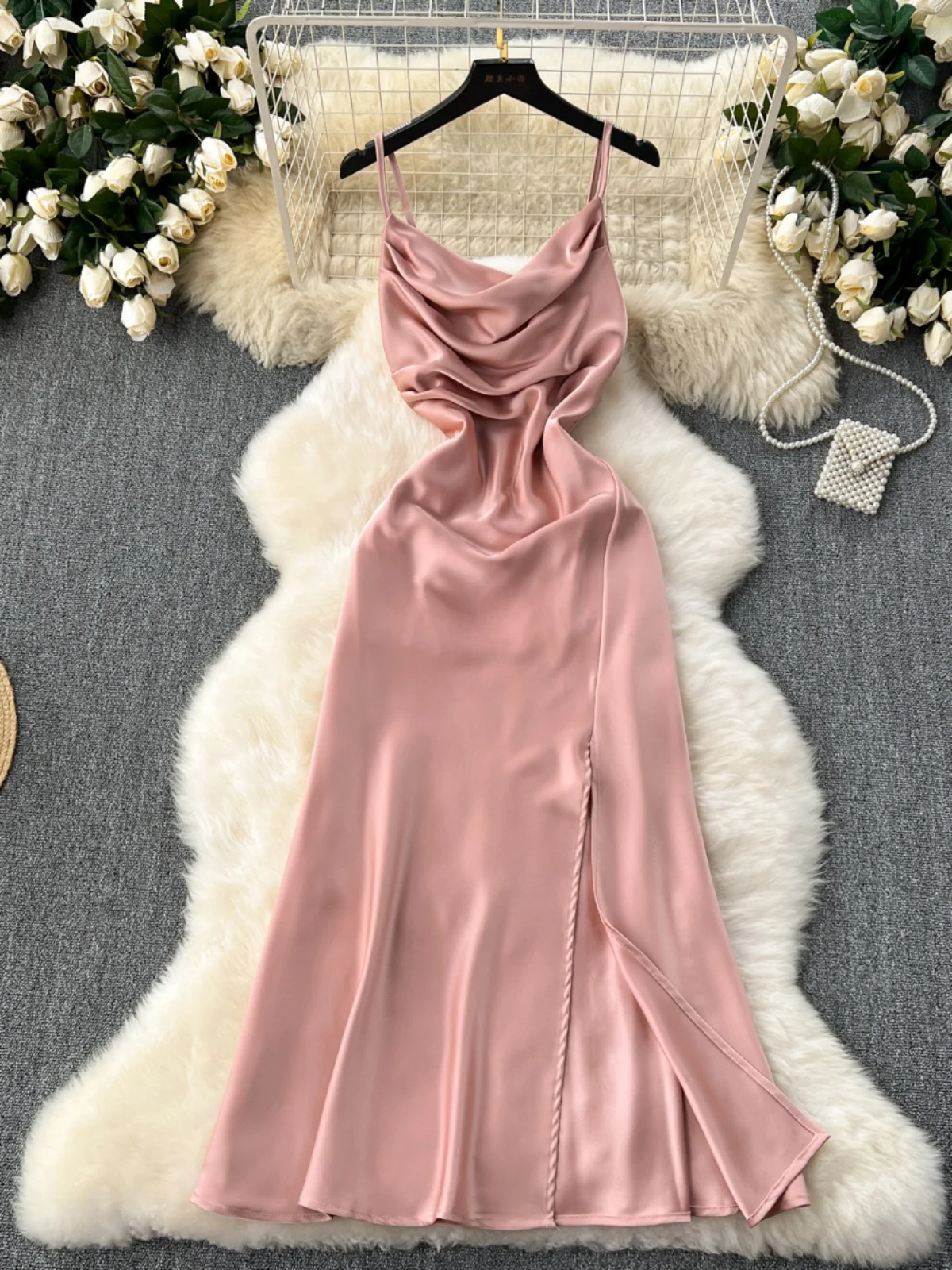 エレガントでセクシーなライト成熟スタイルドレス女性の官能的なスイングカラーストラップサテンロングスカート通勤韓国語バージョン A ラインスカート