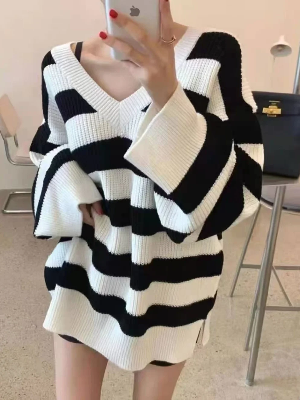 

Chic Autumn Winter Vintage Lazy Sle V-Ne Soft Loose Side Slit Long Sve Striped Knit Sweater Women's Faion Casual Str...