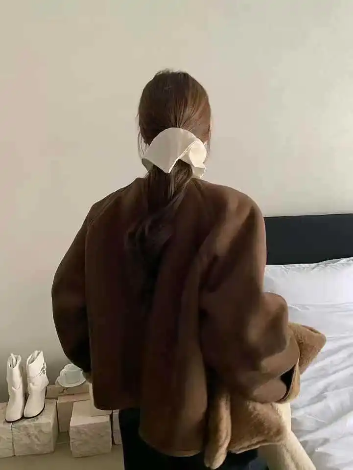 Weiche und Dünne Kunstlammwolle Wildleder-Jacke in Braun für Damen, Winter Koreanischer und Japanischer Stil Locker Sitzend – Detail 1