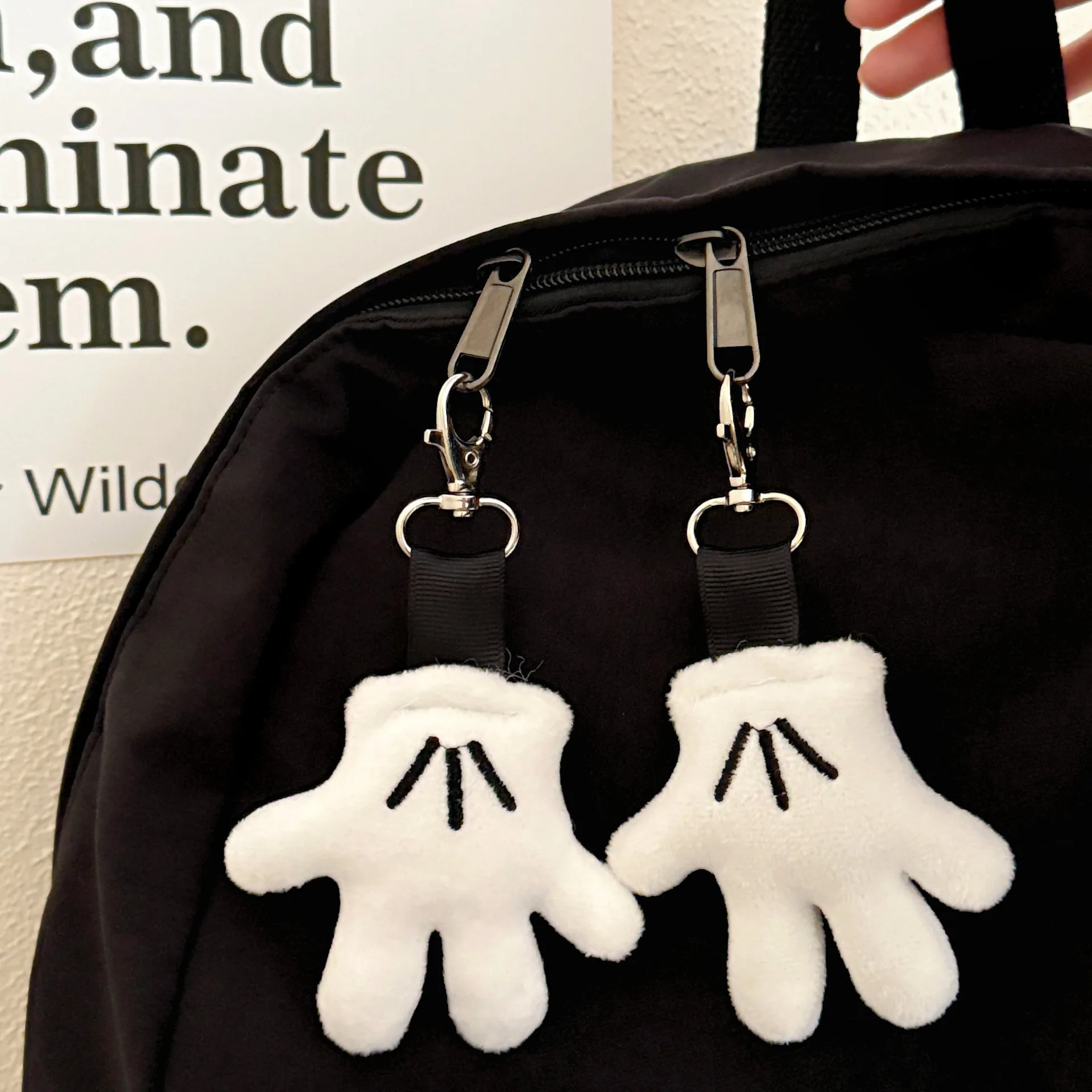 

1/2 Pcs Creative And Wonderful Plush Glove Pendant Cute Keychain Bag Decoration Pendant