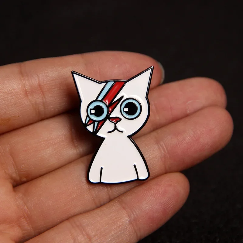 

Cartoon White Cat Enamel Brooch David Series Backpack Accessories Badge Jewelry Gifts for Singer Fans