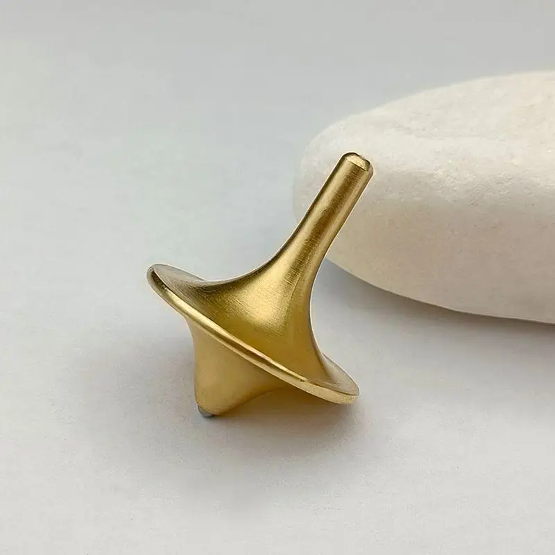 Giroscopio con punta delle dita in ottone, giocattolo di decompressione interamente in rame, metallo in rame puro, mini giocattolo