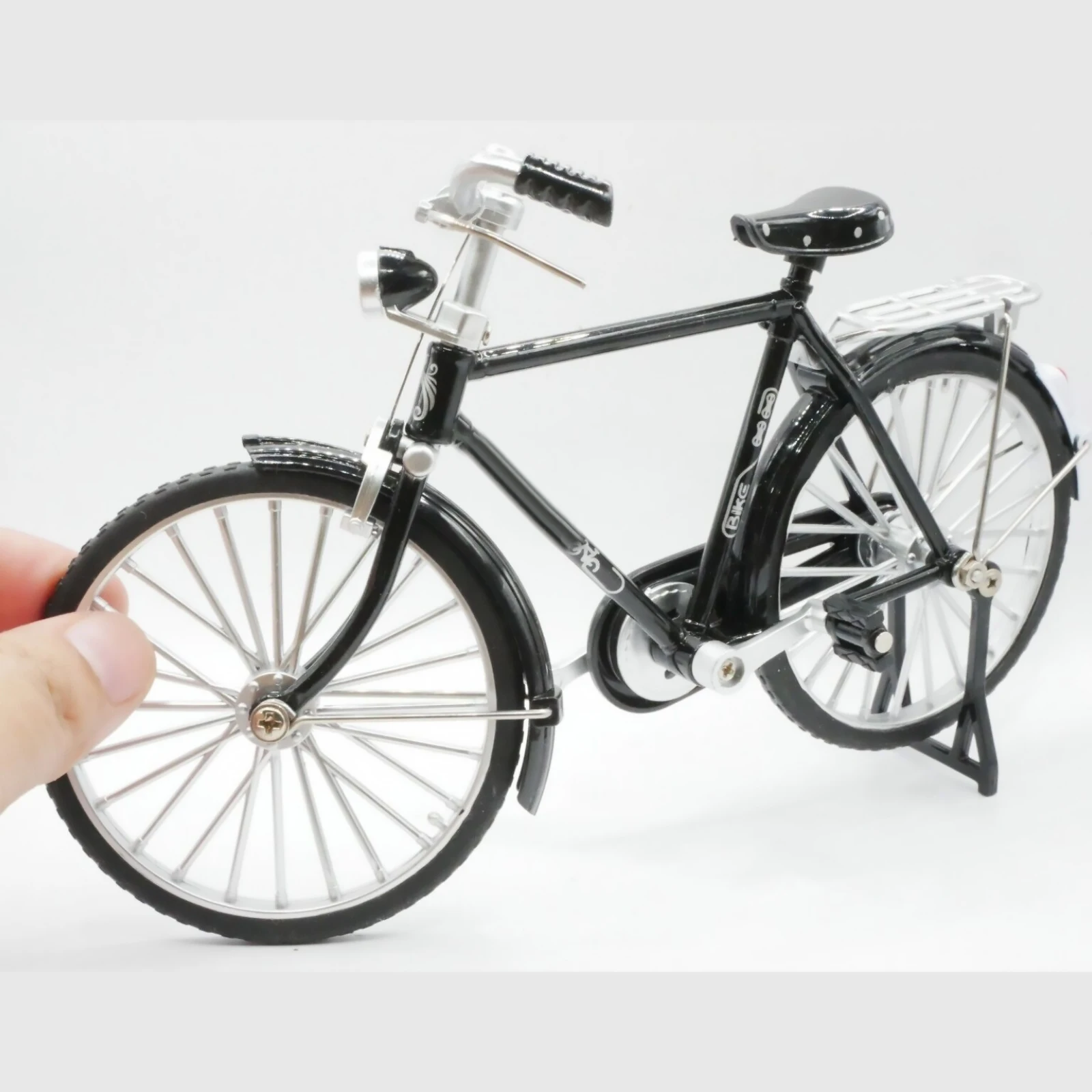 Modelo de bicicleta de liga em miniatura, escala 1/10, com inflador, modelo de metal retrô, simulação fundida, coleção de presentes, brinquedos