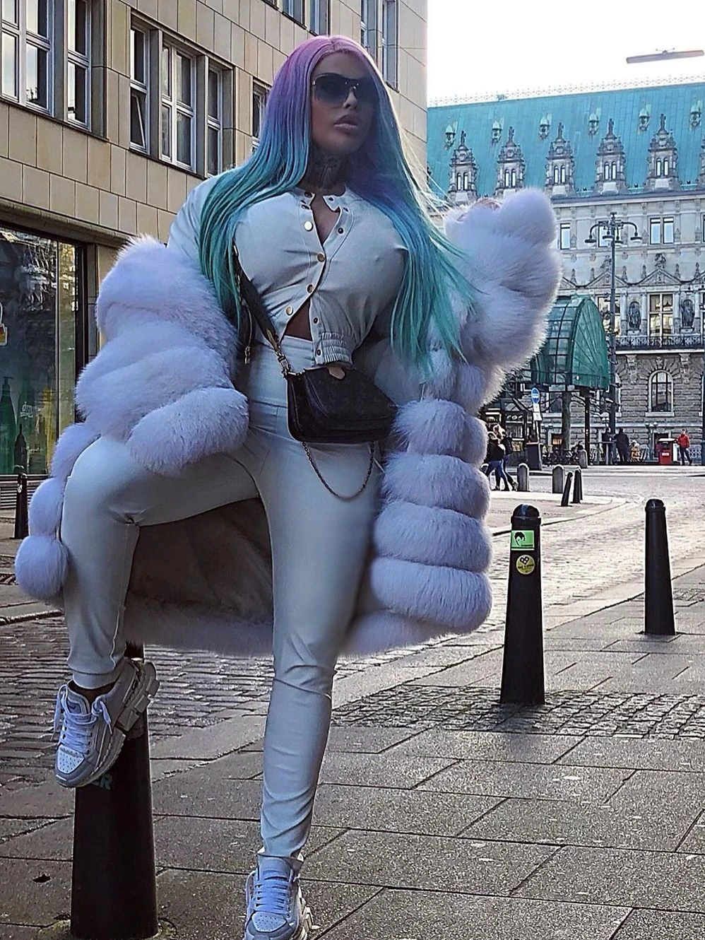 

QUEENTINA Fox Fur 70 см Пальто из натуральной зимней женской новой моды Furry 2025 Кожа и кожа Белый Натуральный Новый в пальто и куртках