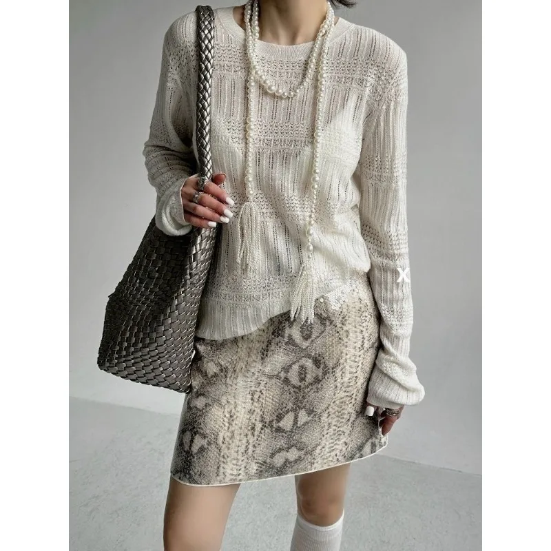 

Корейский ретро полый свободный тонкий свитер с длинными рукавами для женщин, осень 2022, новая уличная одежда с круглым вырезом, однотонные универсальные вязаные топы