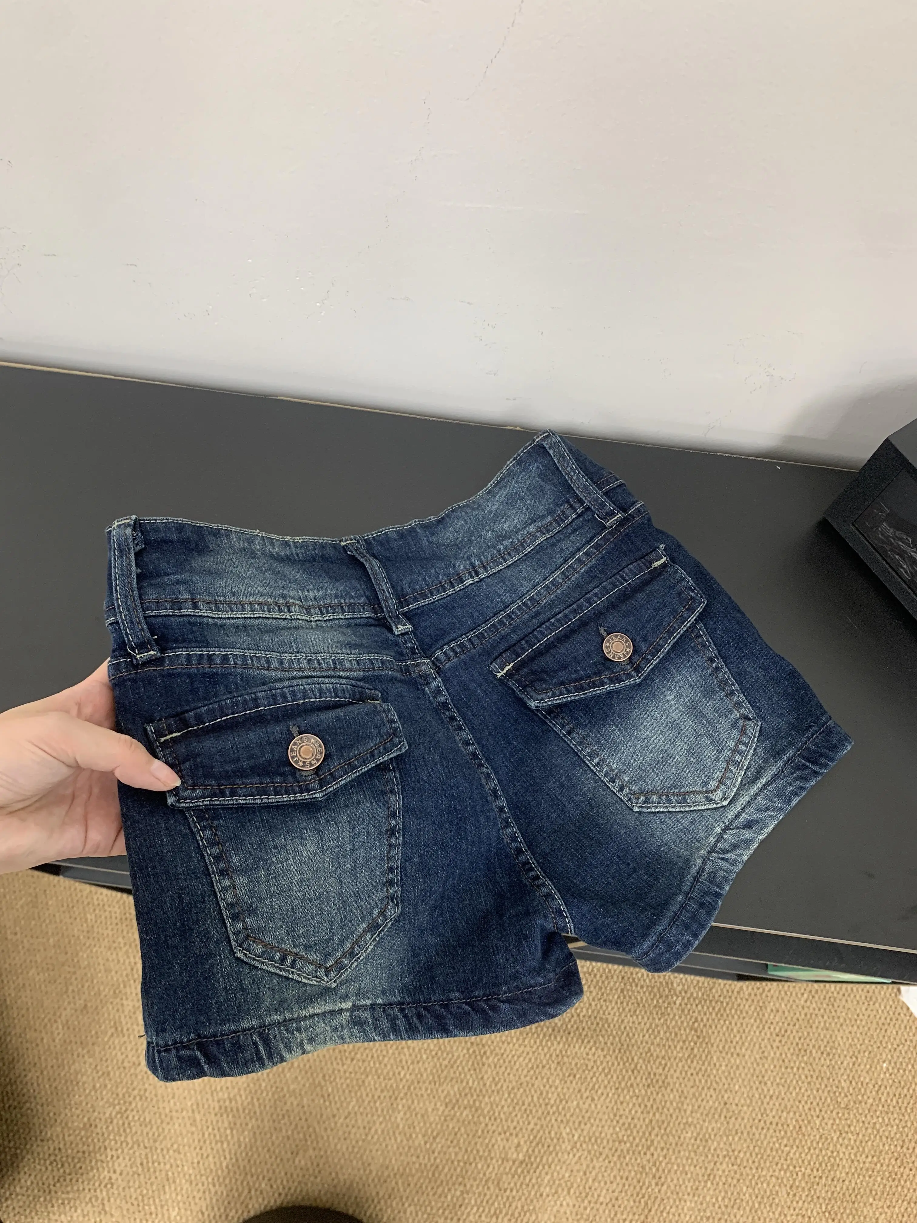 

Deep Blue American Style Spicy Girl Cheeky Jeans Shorts Women's New 2026 Pocket Design Hip Lifting A-Line Hot Pants Summer