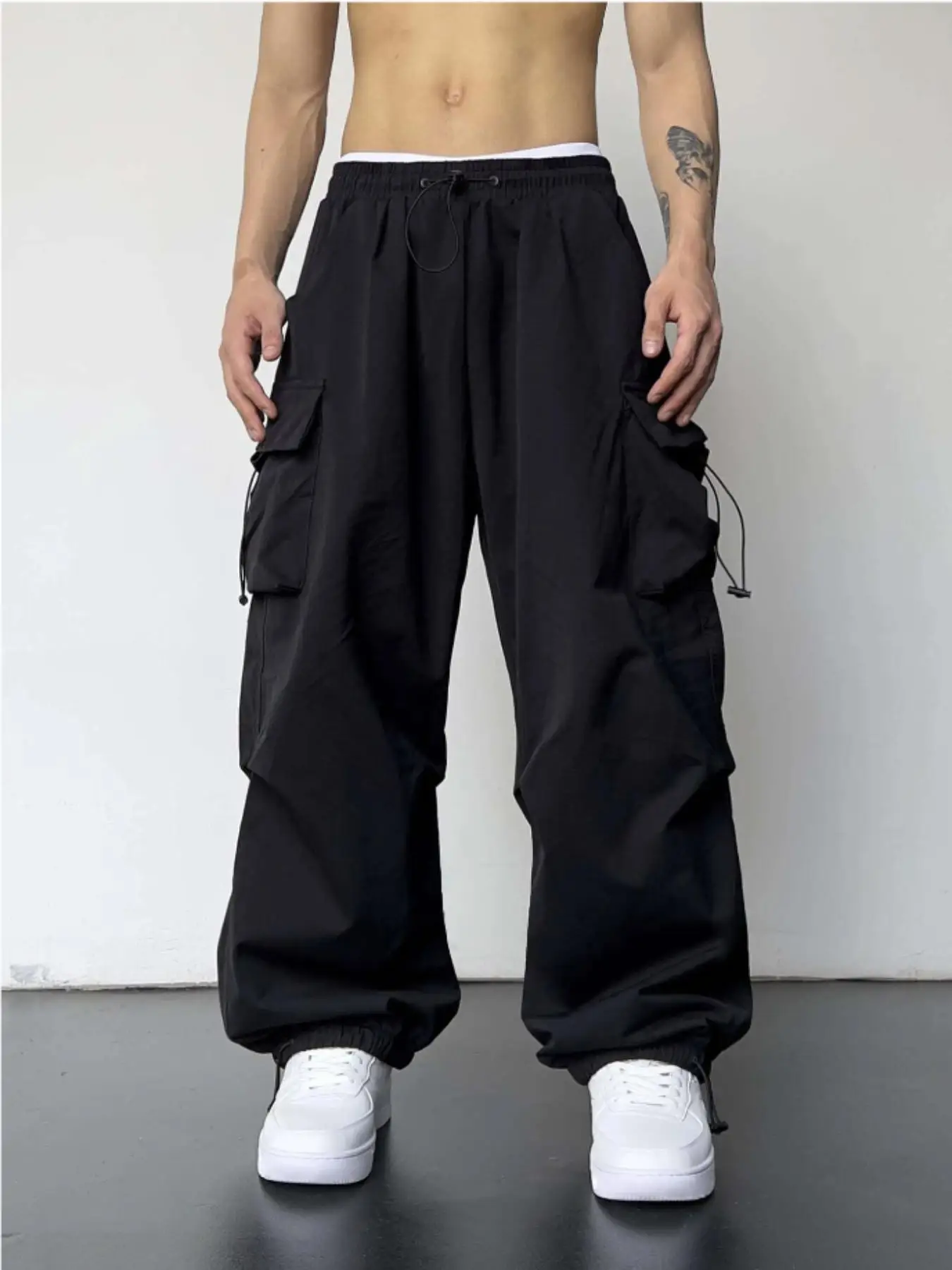 Herren Cargo-Hose mit Taschen und Kordelzug, Street-Fashion Regular Fit Gerade Hose für den Alltag, Herrenhose – Detail 1