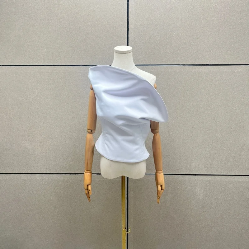 เสื้อกล้ามทรงดอกไม้แบบไม่สมมาตรสำหรับผู้หญิง ฤดูร้อน 2025 สไตล์ Y2K คุณภาพสูง แฟชั่นหรูหรา สีพื้น เปิดด้านหน้า ด้านหลัง ช่วยให้ดูผอมเพรียว