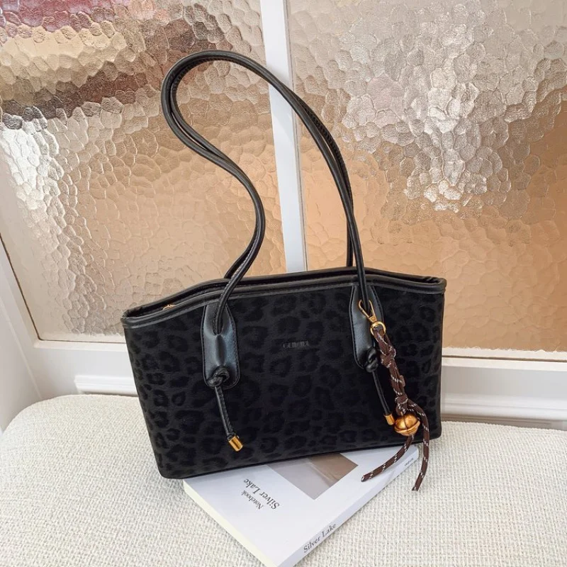 

High-End Women's Fashionable Leather Handbag Paris Popular Elegant Ladies Casual Simple Vintage Crossbody Bag