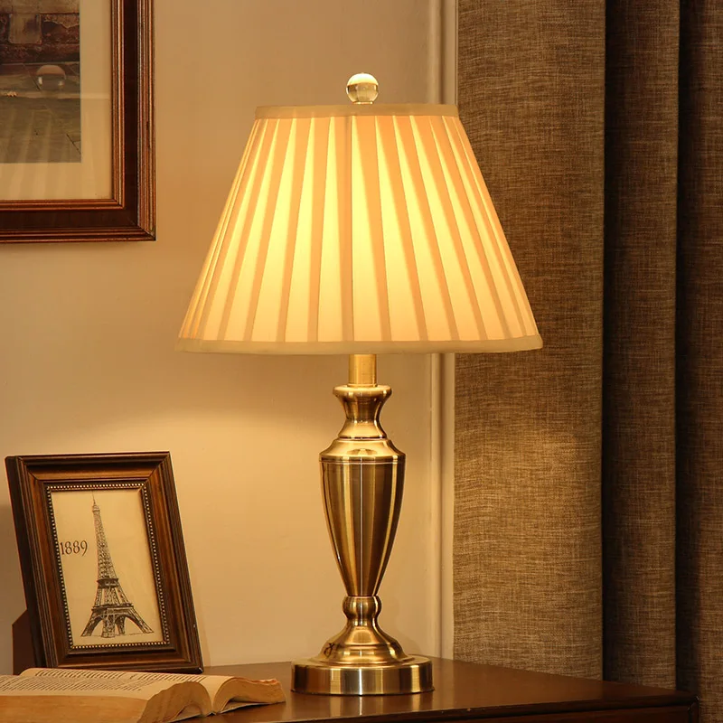 

American retro all-copper desk lamp master bedroom bedside table lamp European modern simple light luxury warm home living room