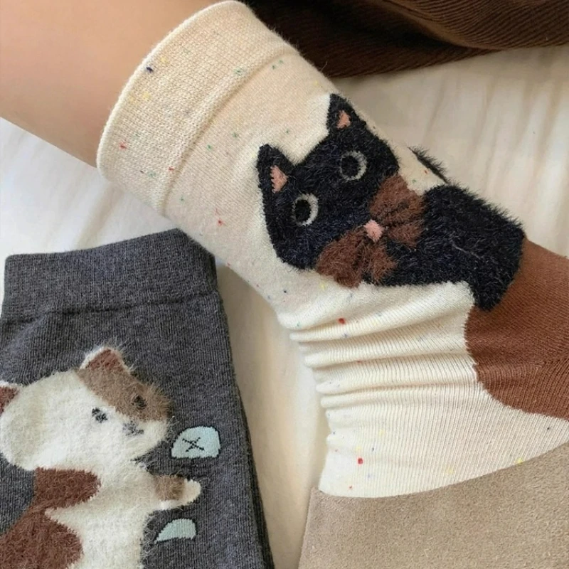 موضة جوارب قطنية للنساء الفتيات الخريف الشتاء الدافئة الكرتون القط نمط منتصف جوارب أنبوبية 2026 جديد شعبي السببية الجوارب القصيرة