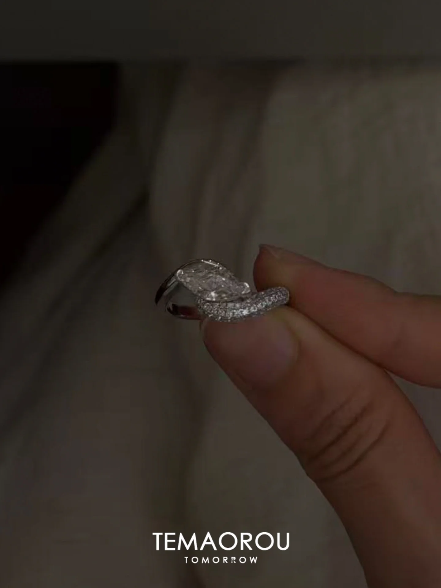 

Ретро-кольцо из белого золота с бриллиантом в форме глаза, простое, элитное, уникальное, для указательного пальца, элегантное