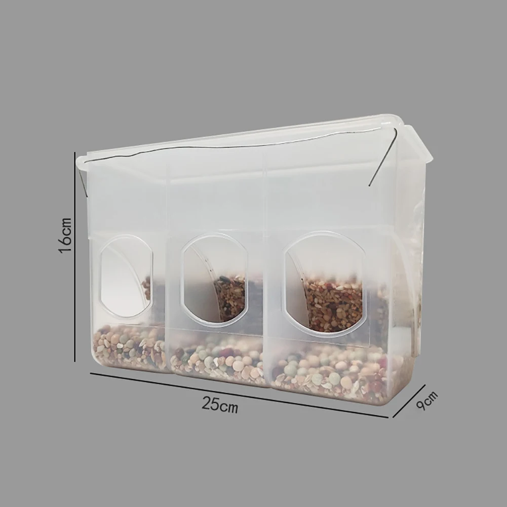 Mangiatoie per uccelli con 3 piccoli slot Gancio Design arrotondato Gabbia trasparente impermeabile per uccelli Pollo Parrocchetto Forniture Prodotti per animali domestici